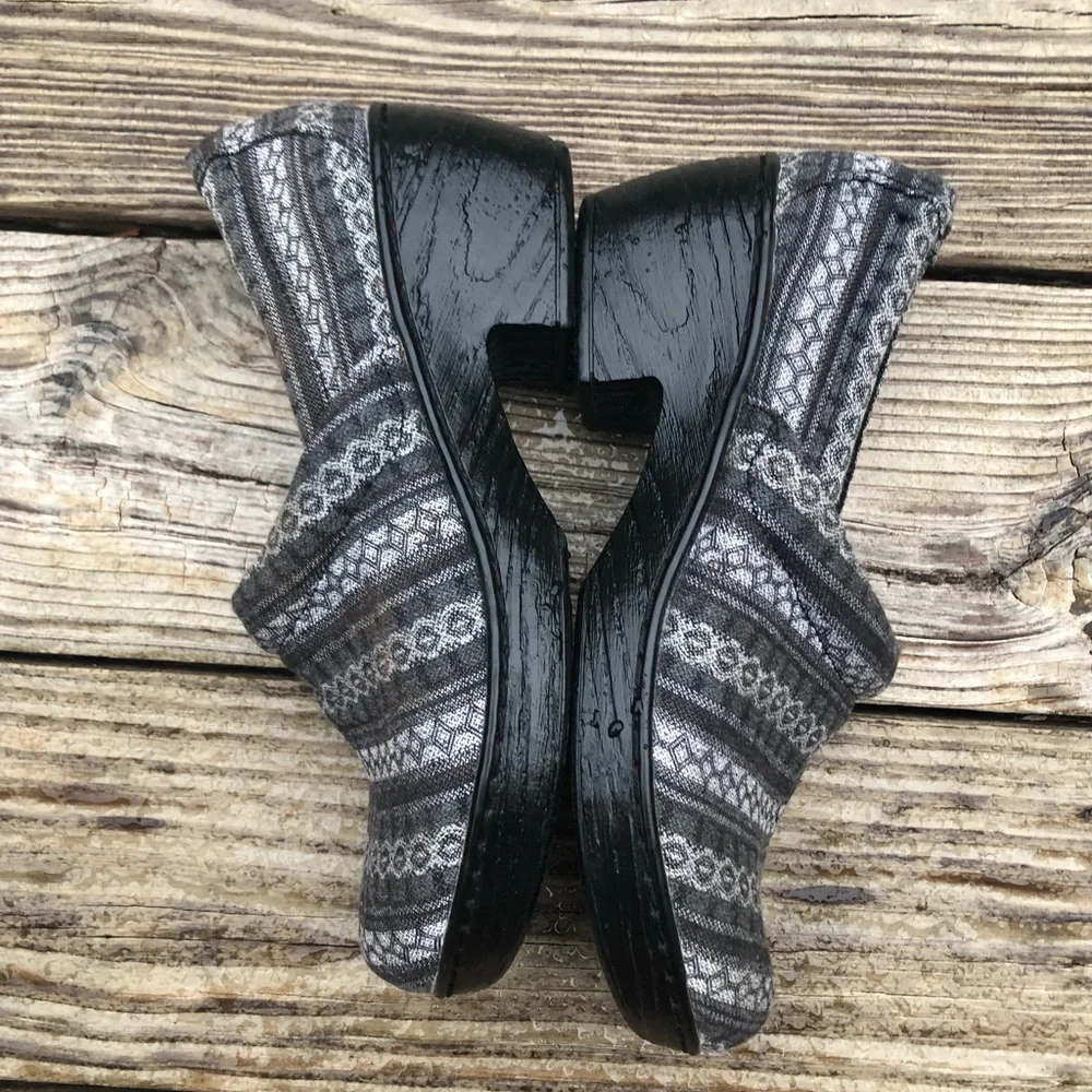 Gray Patterned Women's Shoes - Picture 5 of 9